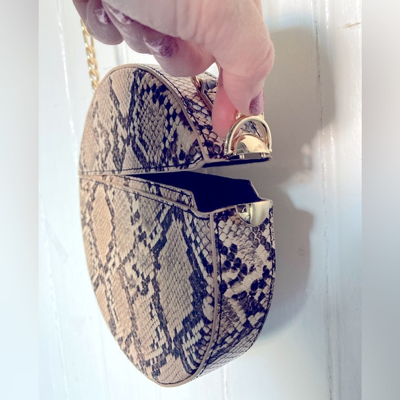 Topshop Crossbody Circle Bag, Faux Snakeskin, Genuine Metal Chain Strap/Hardware - Picture 7 of 13